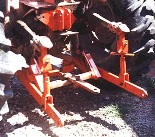 Allis Chalmers D17 Series 3 tractor in Tebbetts, MO